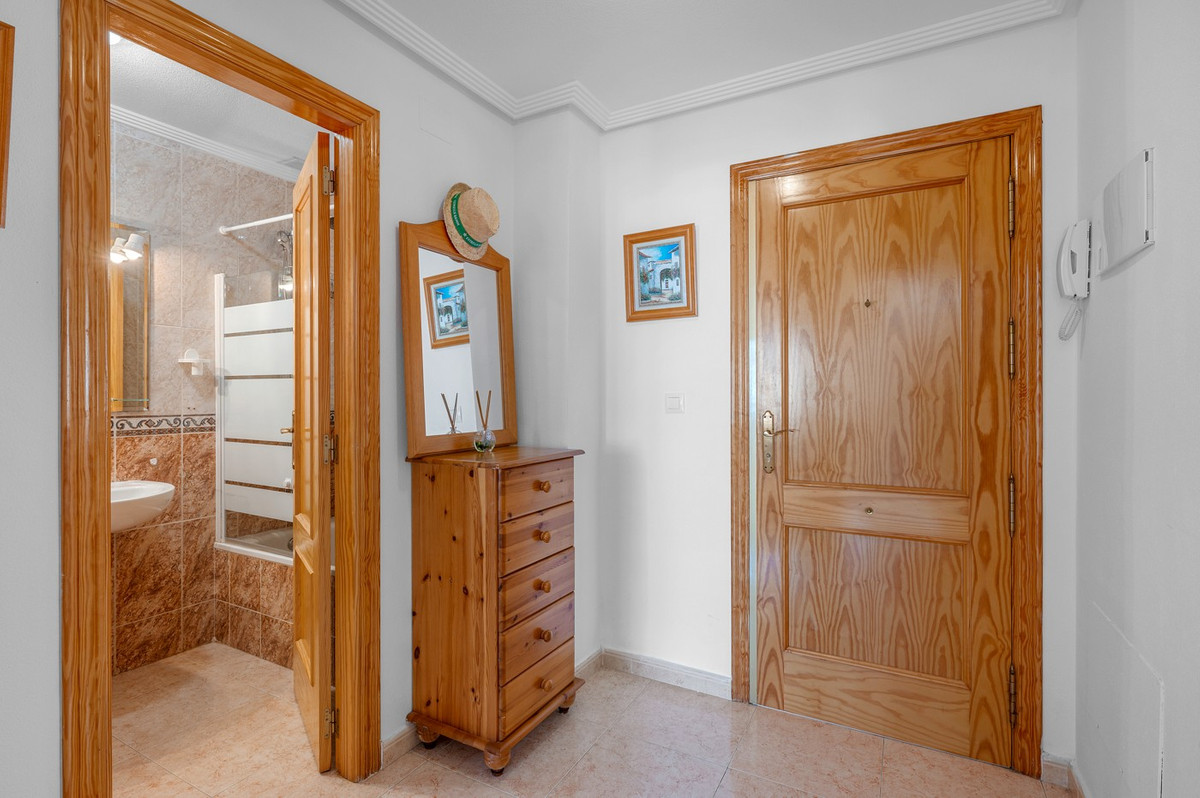 Se vende Apartamento Planta Media de 2 dormitorios en Costa Blanca, Alicante, España