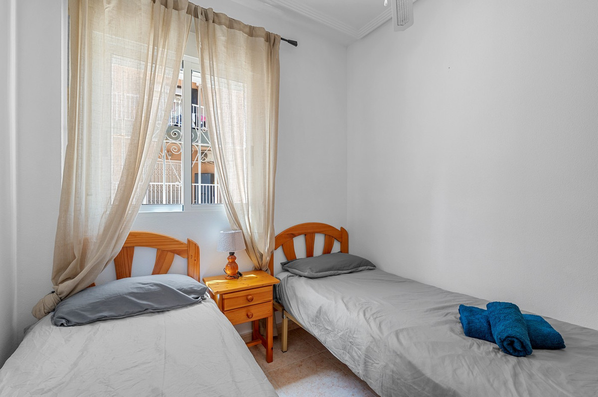 Se vende Apartamento Planta Media de 2 dormitorios en Costa Blanca, Alicante, España