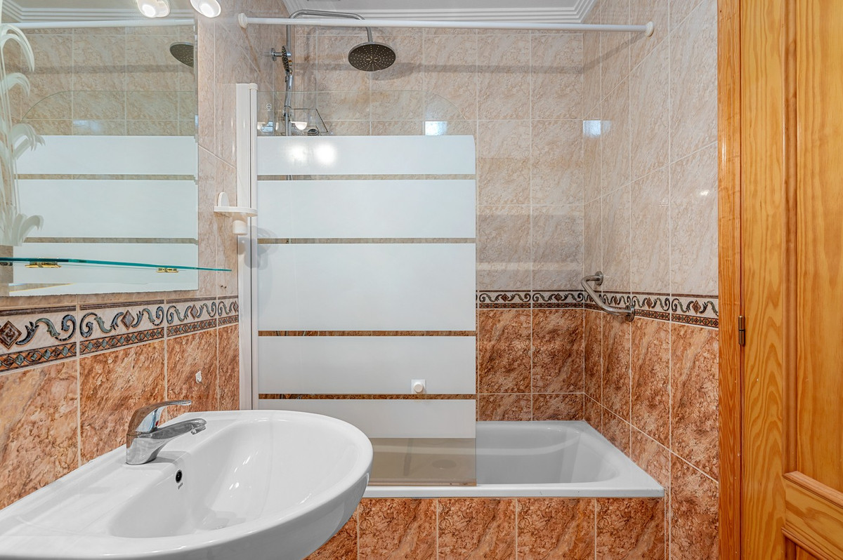 Se vende Apartamento Planta Media de 2 dormitorios en Costa Blanca, Alicante, España