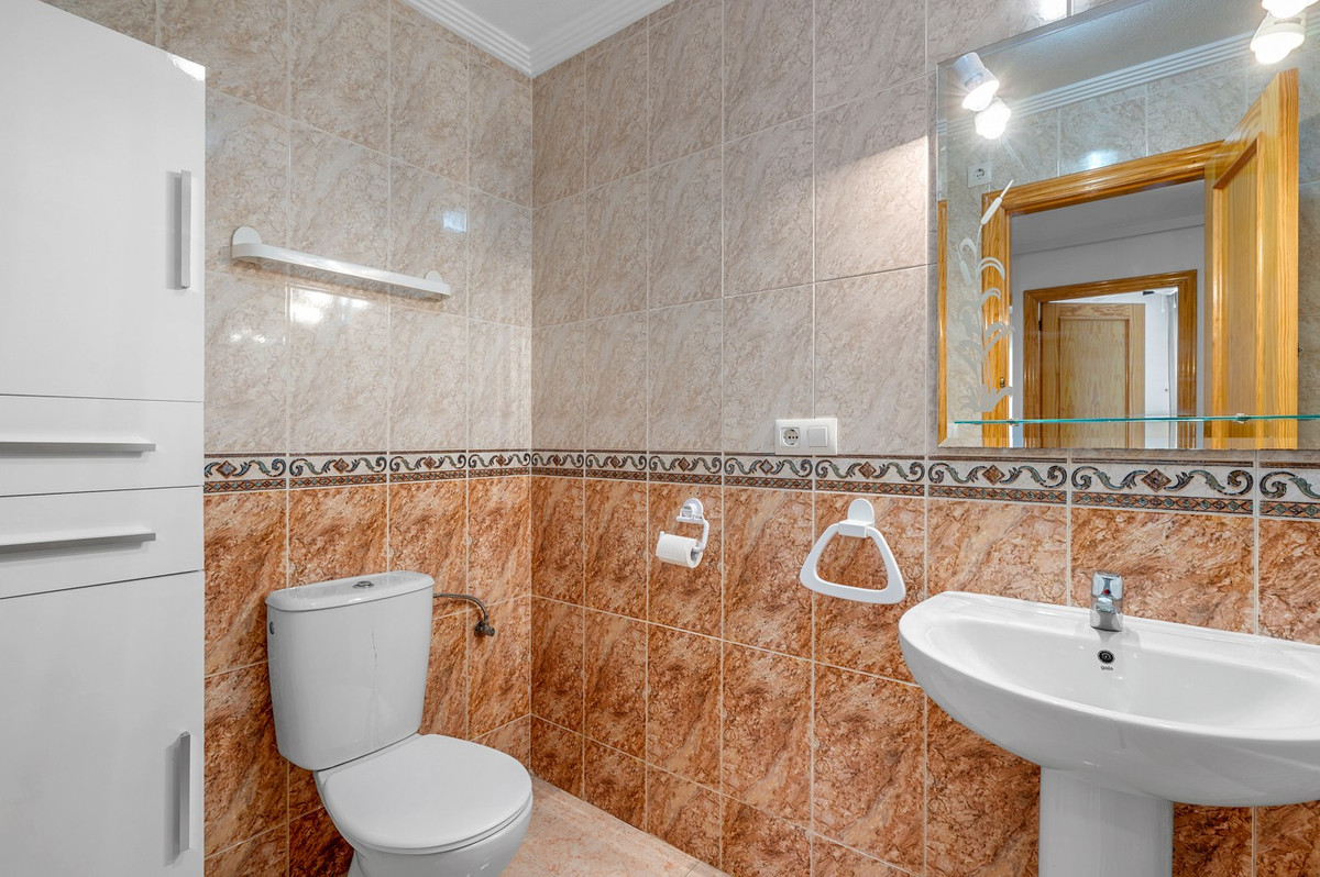 Se vende Apartamento Planta Media de 2 dormitorios en Costa Blanca, Alicante, España