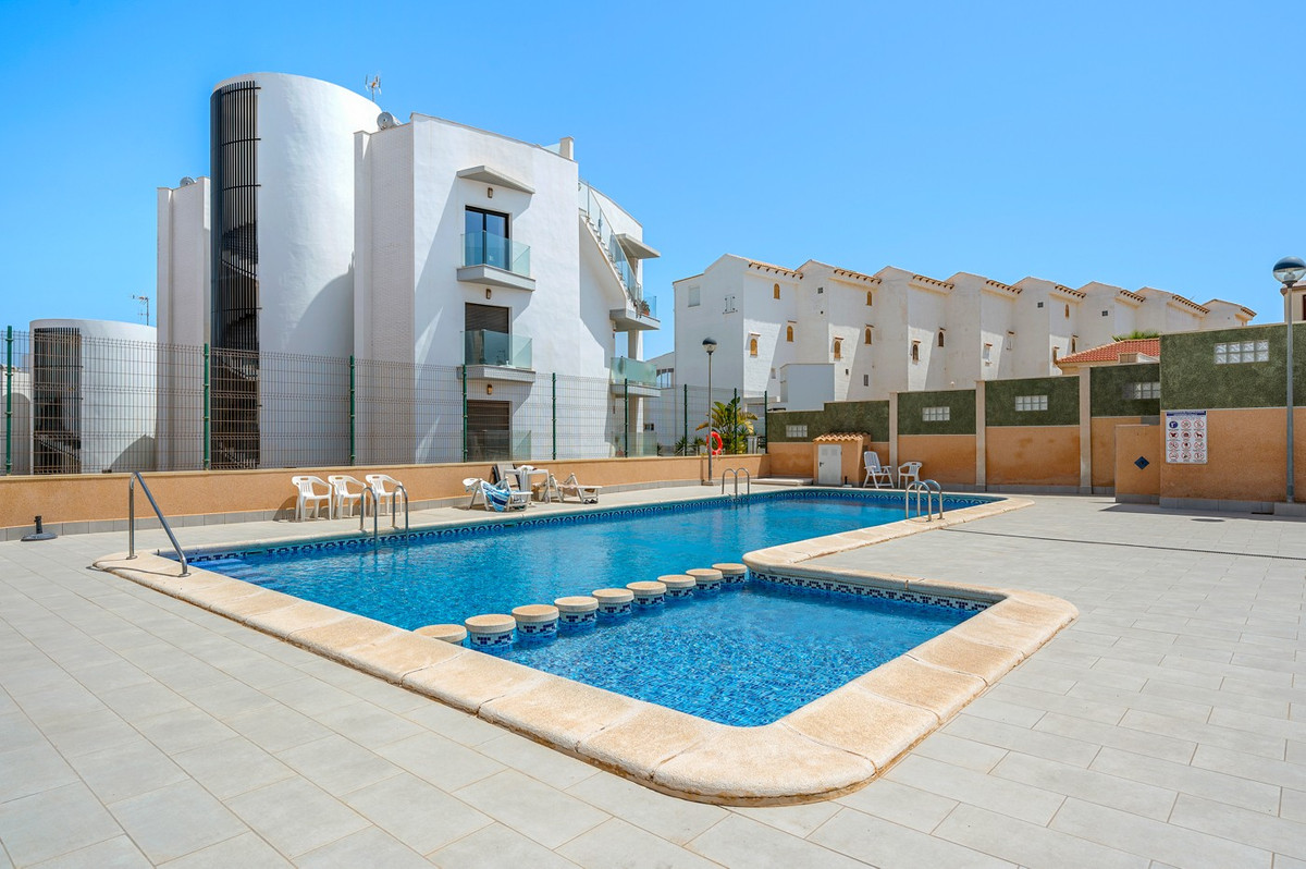 Se vende Apartamento Planta Media de 2 dormitorios en Costa Blanca, Alicante, España