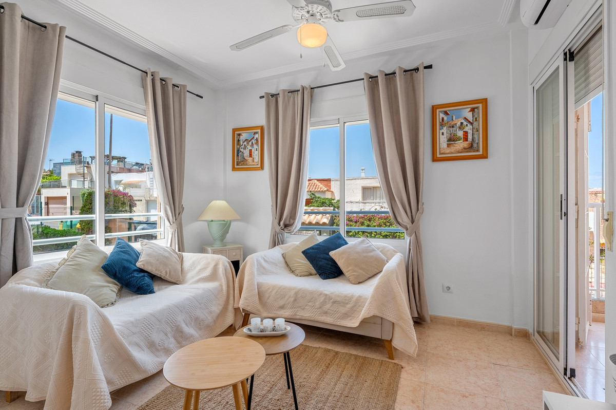 Se vende Apartamento Planta Media de 2 dormitorios en Costa Blanca, Alicante, España