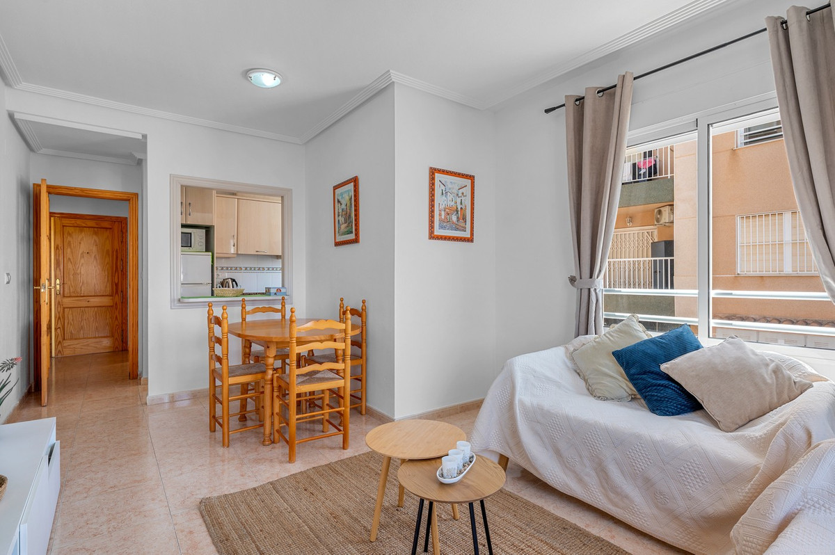 Se vende Apartamento Planta Media de 2 dormitorios en Costa Blanca, Alicante, España