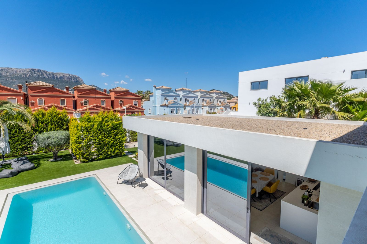 2 Bed Townhouse for sale in Calpe Costa Blanca, Alicante, Spain