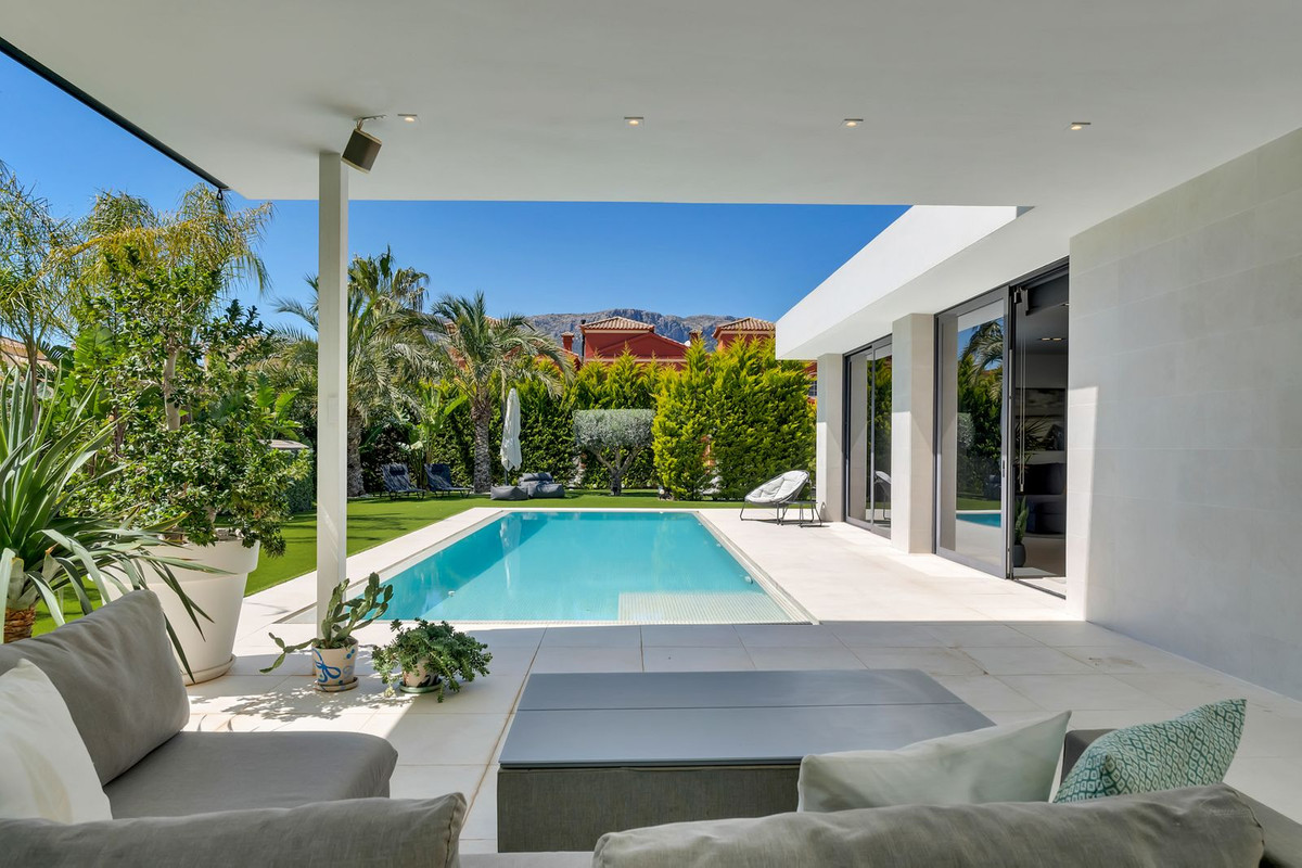 2 Bed Townhouse for sale in Calpe Costa Blanca, Alicante, Spain
