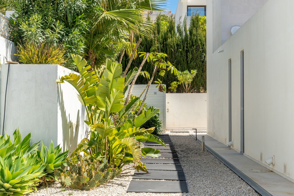 2 Bed Townhouse for sale in Calpe Costa Blanca, Alicante, Spain