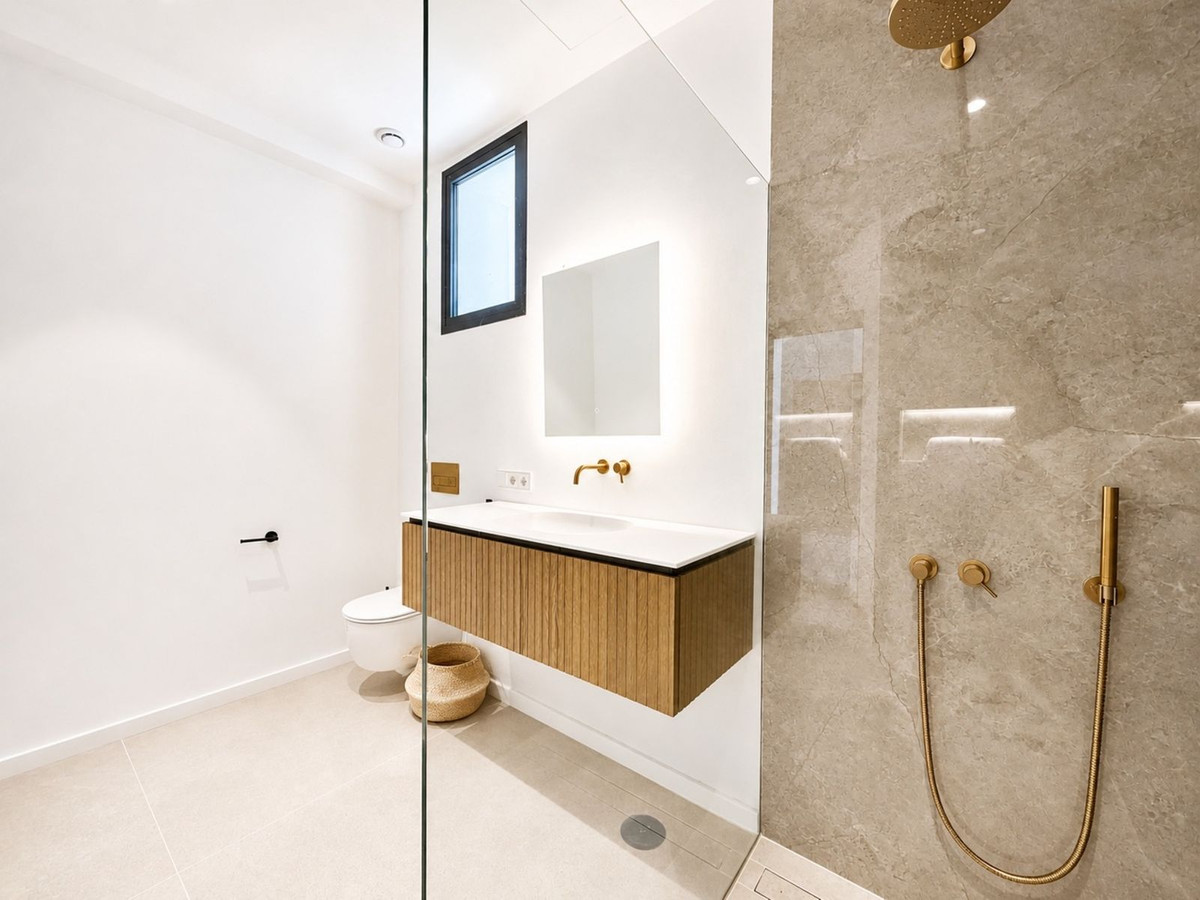 Se vende Villa - Chalet de 5 dormitorios en Costa Del Sol, Málaga, España