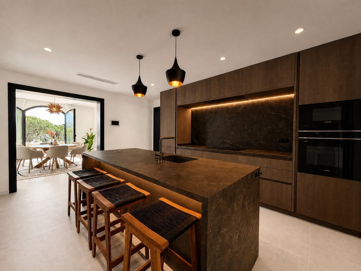 Se vende Villa - Chalet de 5 dormitorios en Costa Del Sol, Málaga, España