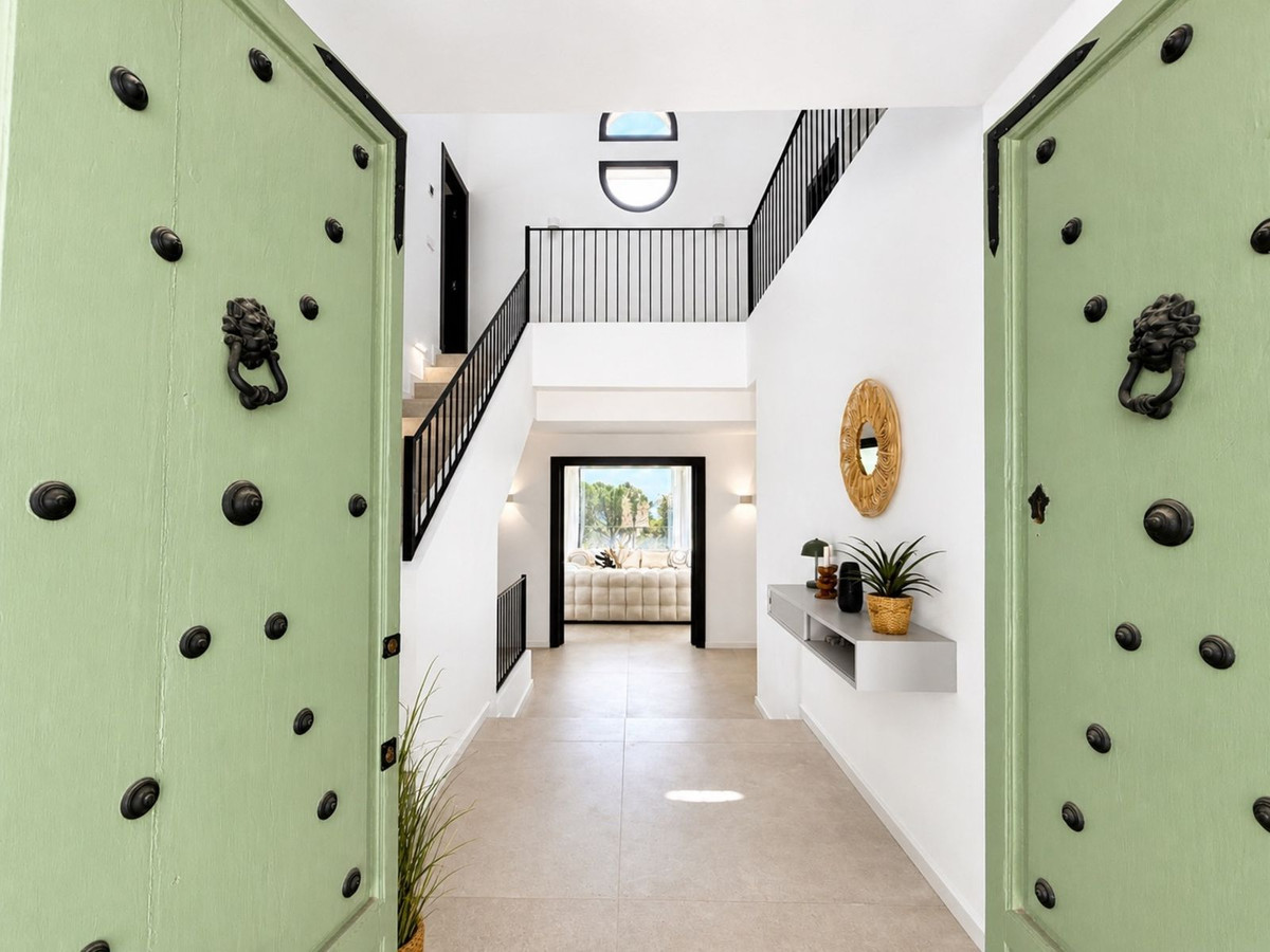 Se vende Villa - Chalet de 5 dormitorios en Costa Del Sol, Málaga, España