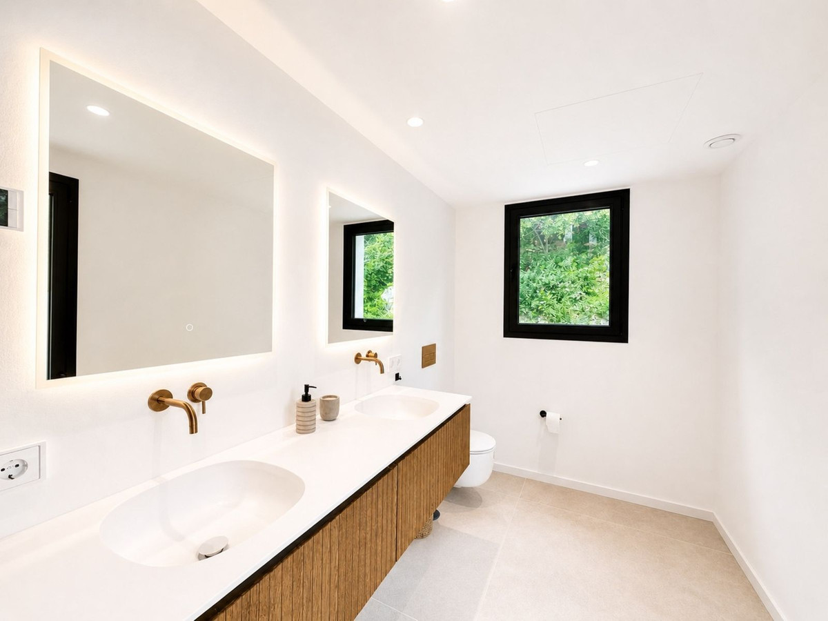 Se vende Villa - Chalet de 5 dormitorios en Costa Del Sol, Málaga, España