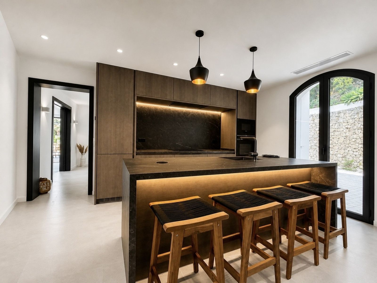 Se vende Villa - Chalet de 5 dormitorios en Costa Del Sol, Málaga, España