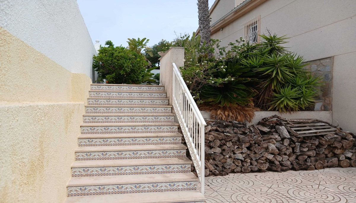 Se vende Villa - Chalet de 3 dormitorios en Costa Blanca, Alicante, España