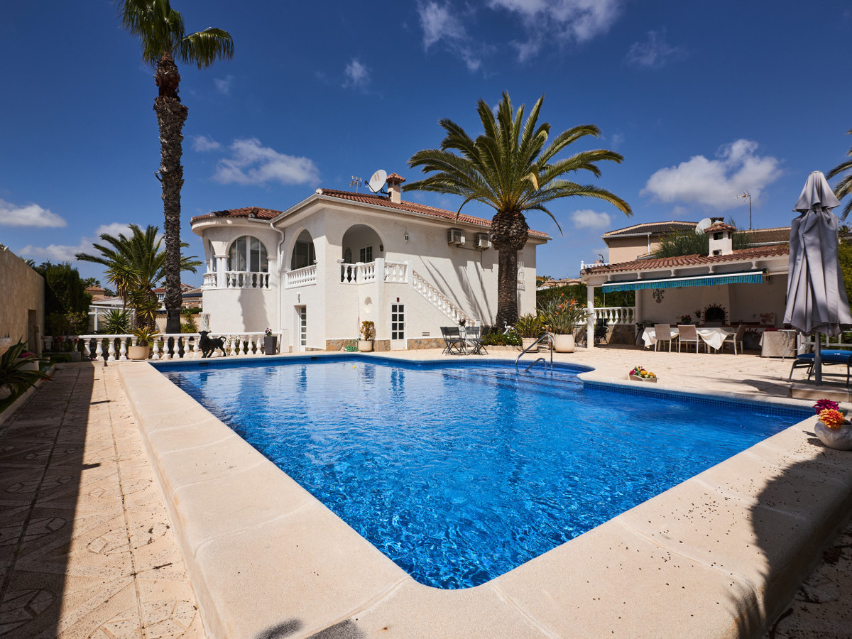 Se vende Villa - Chalet de 4 dormitorios en Costa Blanca, Alicante, España