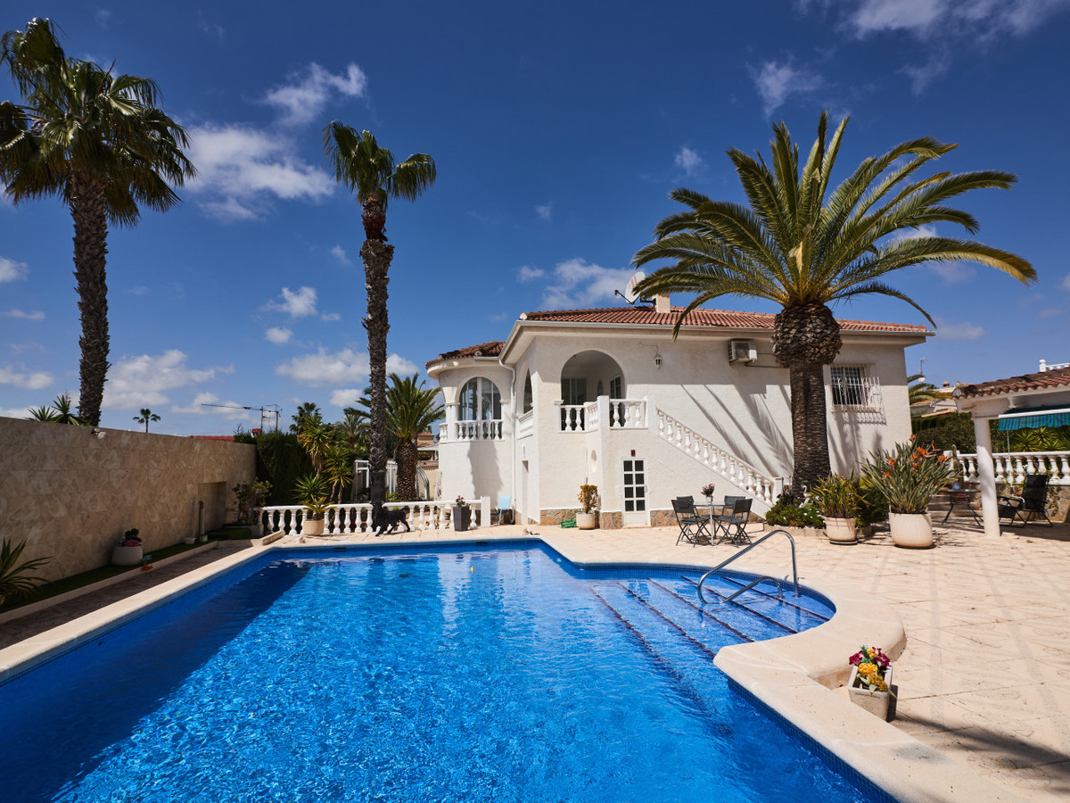 Se vende Villa - Chalet de 4 dormitorios en Costa Blanca, Alicante, España