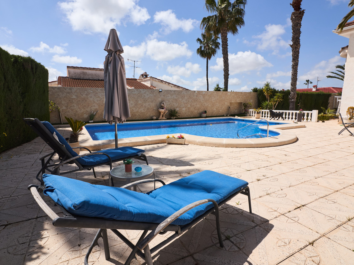 Se vende Villa - Chalet de 4 dormitorios en Costa Blanca, Alicante, España