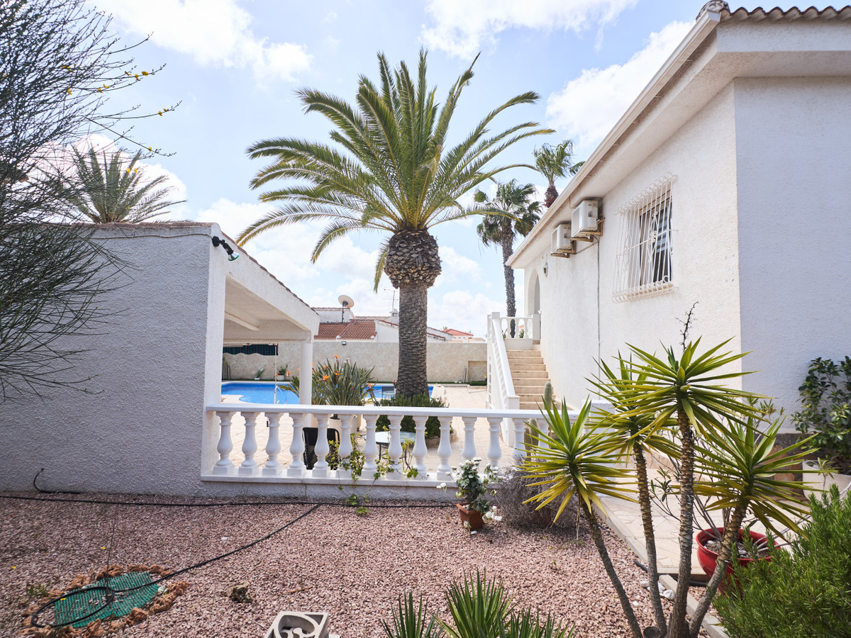 Se vende Villa - Chalet de 4 dormitorios en Costa Blanca, Alicante, España