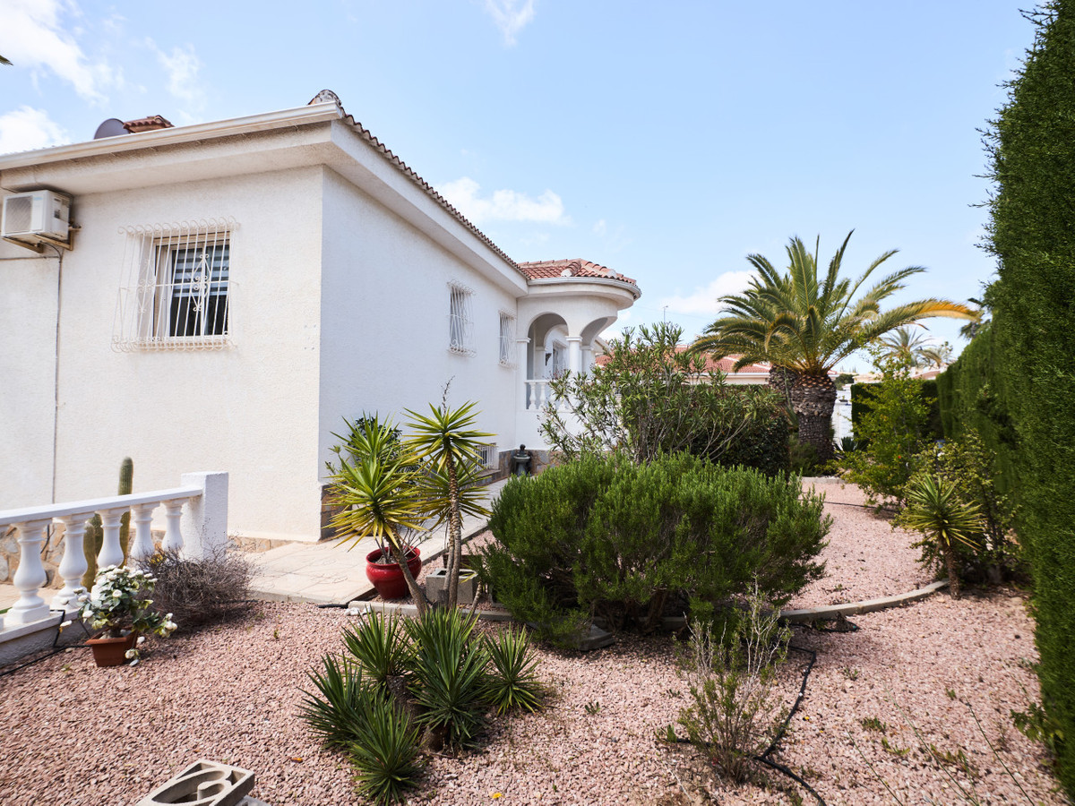 Se vende Villa - Chalet de 4 dormitorios en Costa Blanca, Alicante, España
