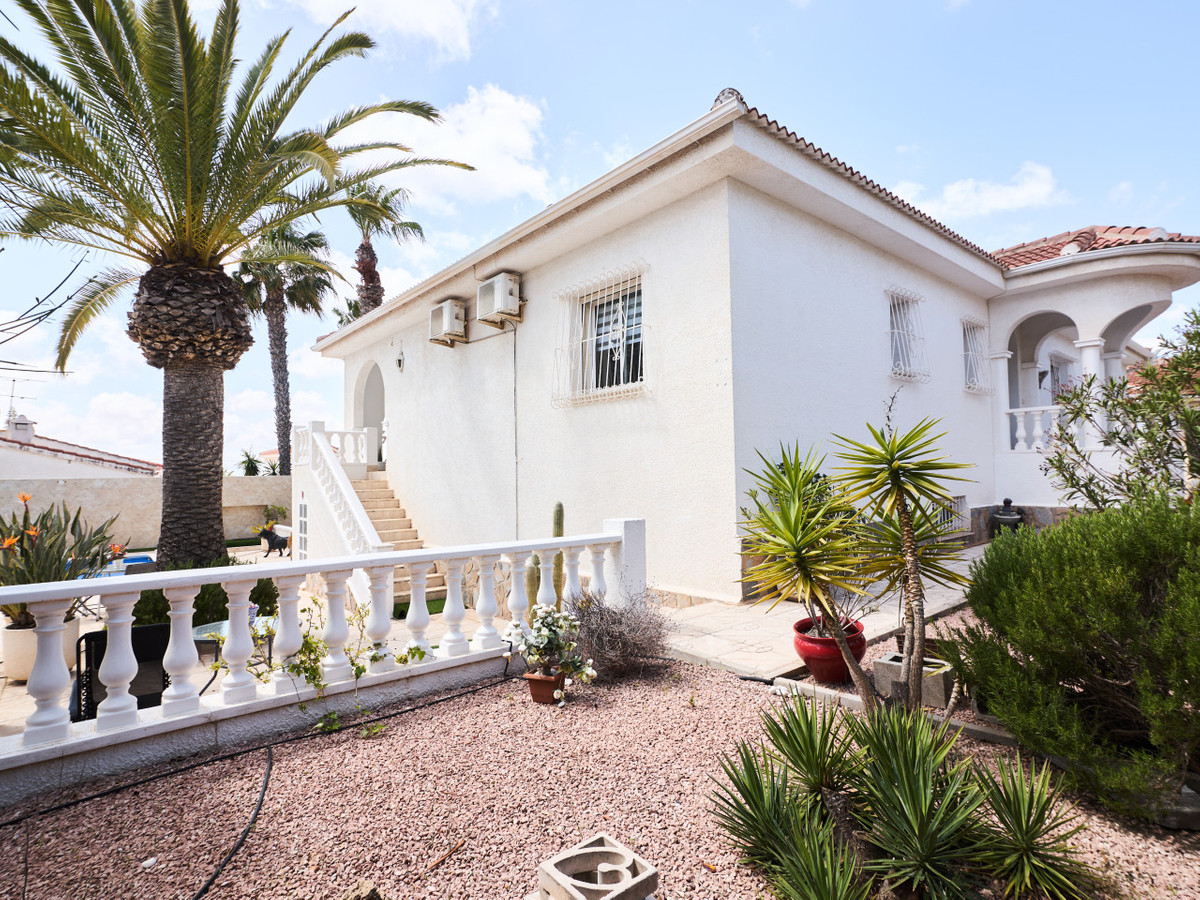 Se vende Villa - Chalet de 4 dormitorios en Costa Blanca, Alicante, España