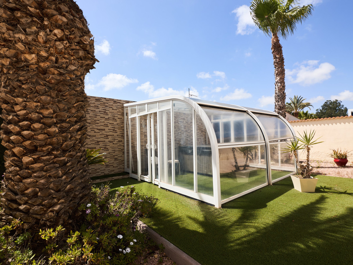 Se vende Villa - Chalet de 4 dormitorios en Costa Blanca, Alicante, España