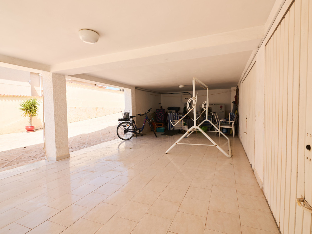Se vende Villa - Chalet de 4 dormitorios en Costa Blanca, Alicante, España