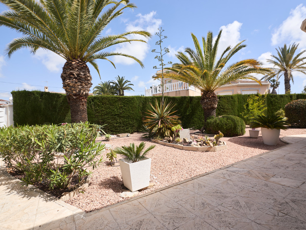 Se vende Villa - Chalet de 4 dormitorios en Costa Blanca, Alicante, España