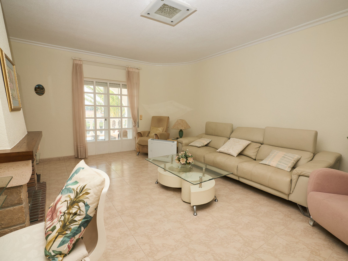 Se vende Villa - Chalet de 4 dormitorios en Costa Blanca, Alicante, España