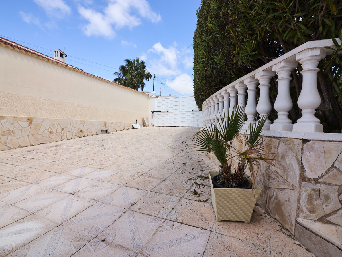 Se vende Villa - Chalet de 4 dormitorios en Costa Blanca, Alicante, España