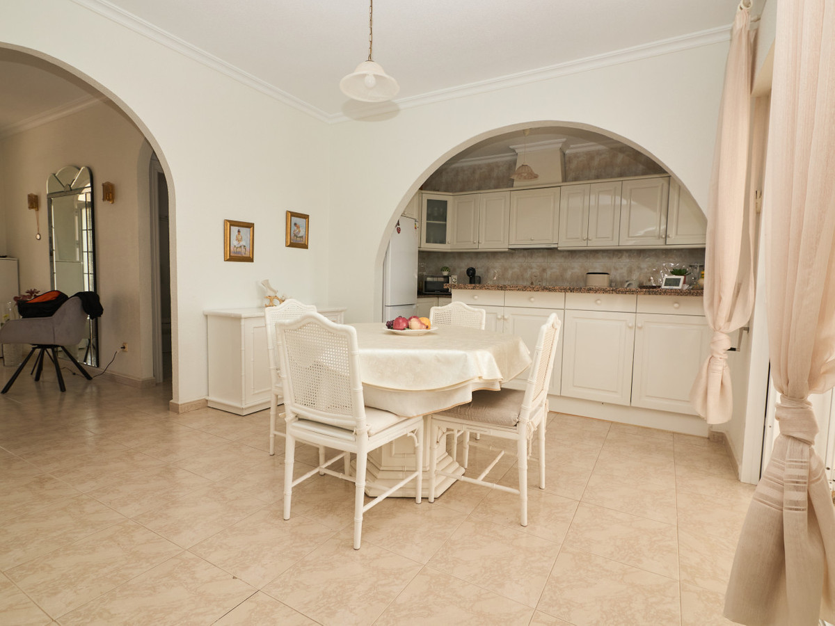 Se vende Villa - Chalet de 4 dormitorios en Costa Blanca, Alicante, España