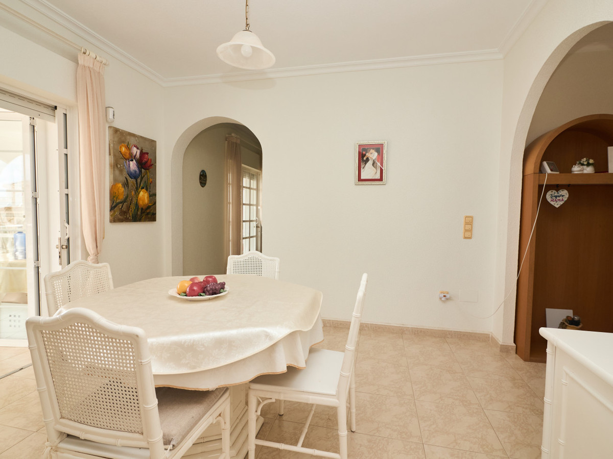 Se vende Villa - Chalet de 4 dormitorios en Costa Blanca, Alicante, España