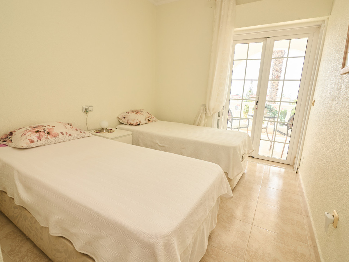 Se vende Villa - Chalet de 4 dormitorios en Costa Blanca, Alicante, España