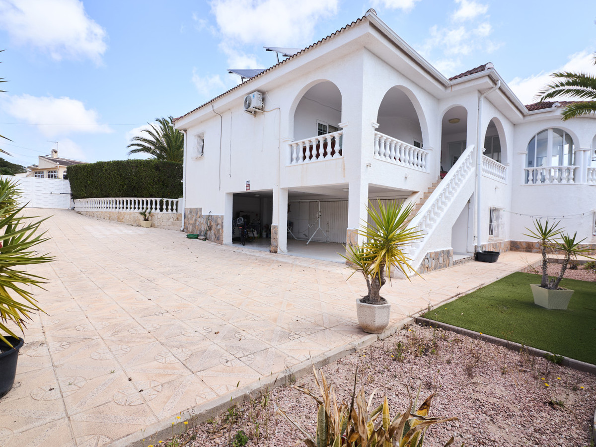 Se vende Villa - Chalet de 4 dormitorios en Costa Blanca, Alicante, España