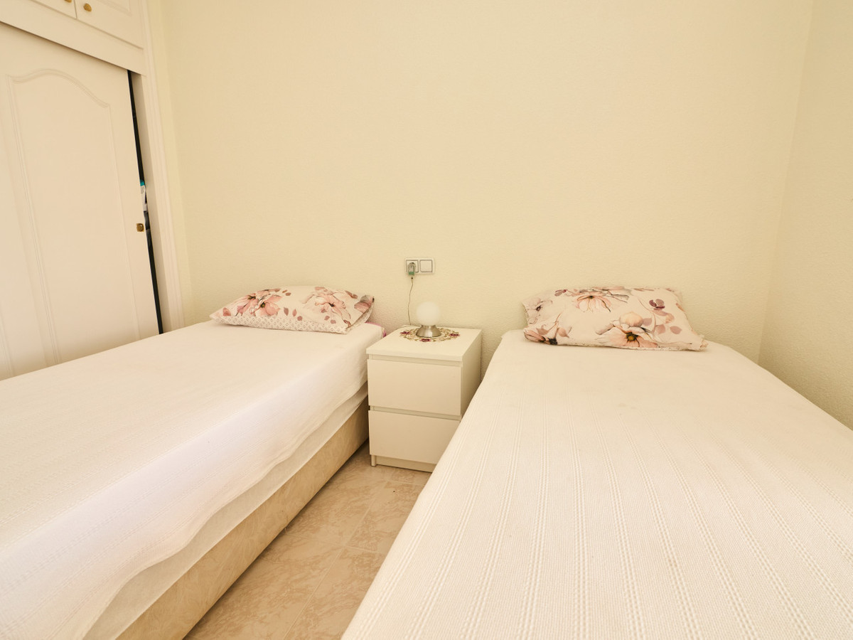 Se vende Villa - Chalet de 4 dormitorios en Costa Blanca, Alicante, España