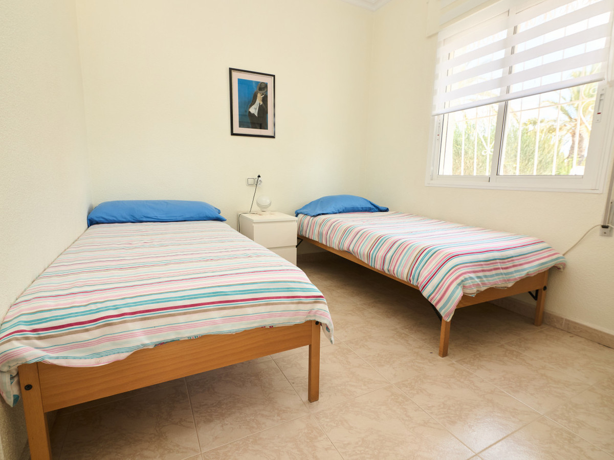 Se vende Villa - Chalet de 4 dormitorios en Costa Blanca, Alicante, España