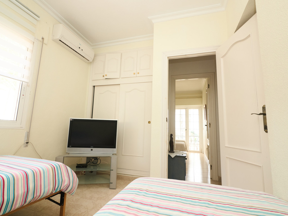 Se vende Villa - Chalet de 4 dormitorios en Costa Blanca, Alicante, España