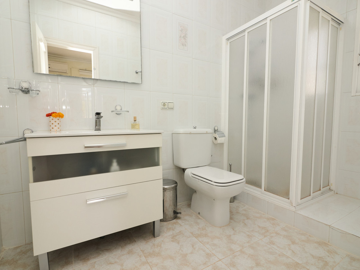Se vende Villa - Chalet de 4 dormitorios en Costa Blanca, Alicante, España