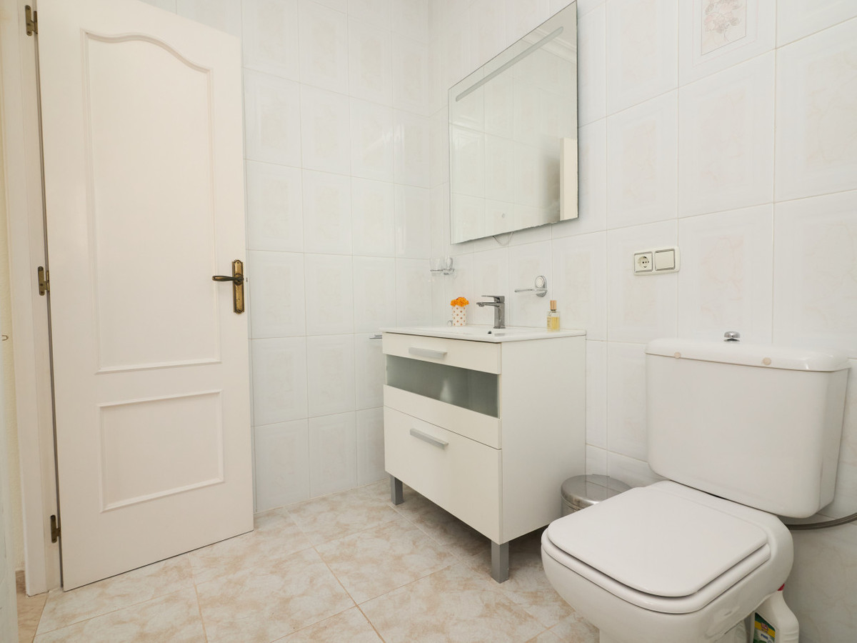 Se vende Villa - Chalet de 4 dormitorios en Costa Blanca, Alicante, España