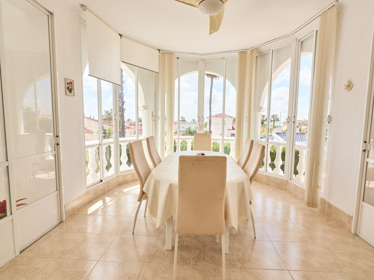 Se vende Villa - Chalet de 4 dormitorios en Costa Blanca, Alicante, España