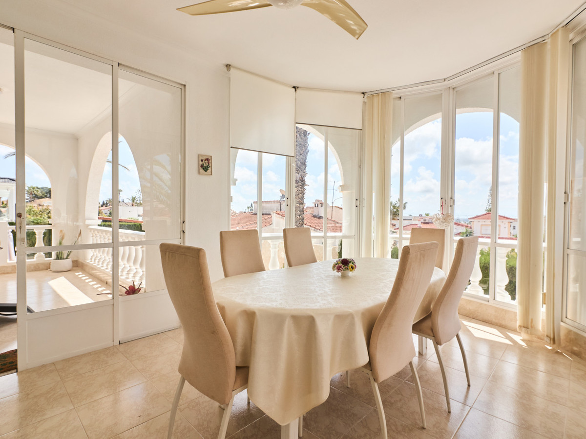 Se vende Villa - Chalet de 4 dormitorios en Costa Blanca, Alicante, España