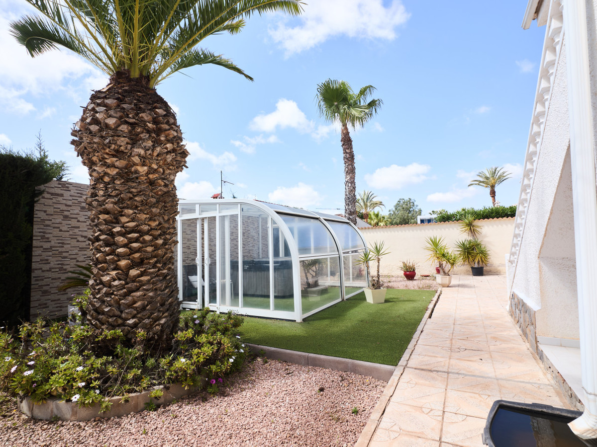 Se vende Villa - Chalet de 4 dormitorios en Costa Blanca, Alicante, España