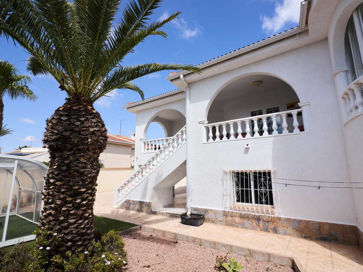 Se vende Villa - Chalet de 4 dormitorios en Costa Blanca, Alicante, España