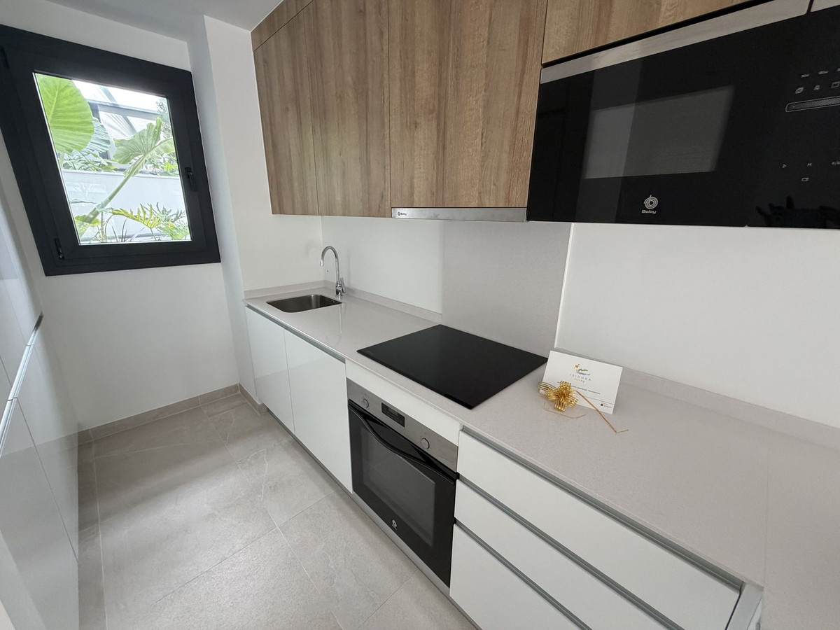 2 Bed Apartment for sale in Estepona Costa Del Sol, Málaga, Spain