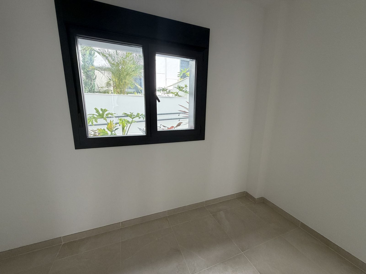 2 Bed Apartment for sale in Estepona Costa Del Sol, Málaga, Spain