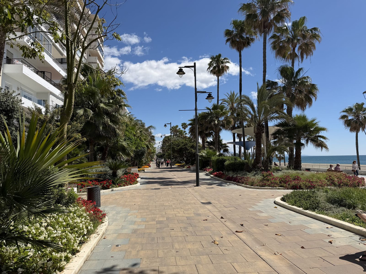 2 Bed Apartment for sale in Estepona Costa Del Sol, Málaga, Spain