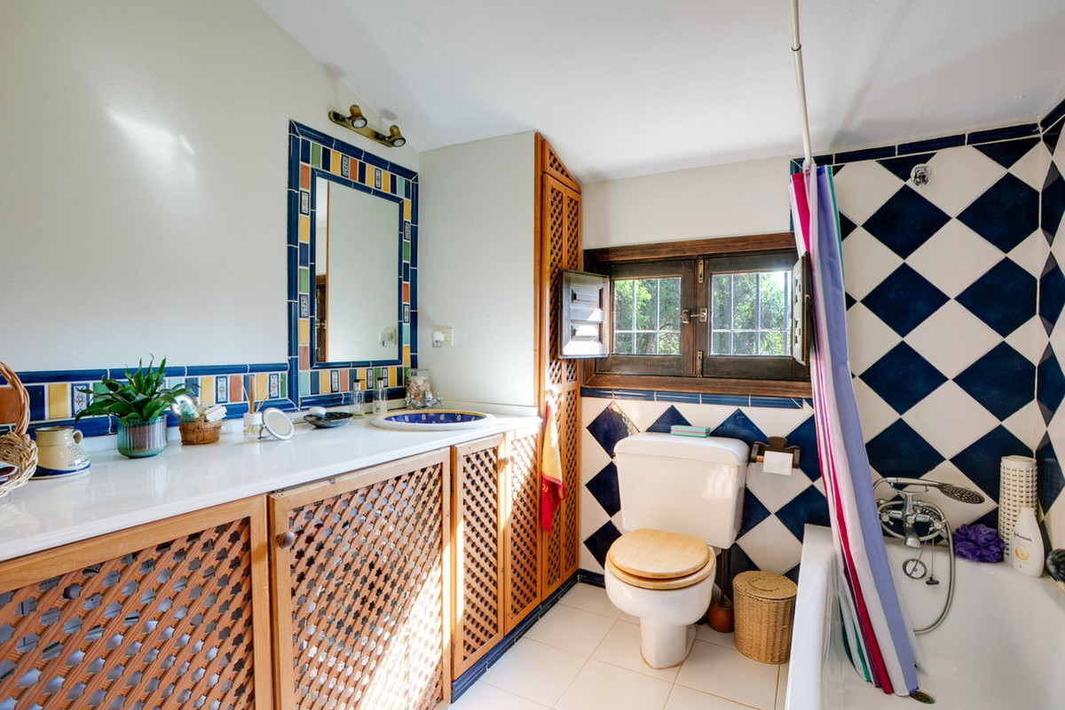 Se vende Villa - Chalet de 3 dormitorios en Costa Del Sol, Málaga, España