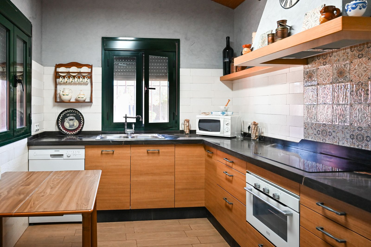 Se vende Finca - Cortijo de 2 dormitorios en Costa Del Sol, Málaga, España