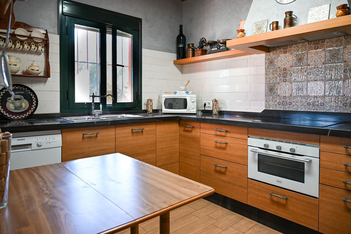 Se vende Finca - Cortijo de 2 dormitorios en Costa Del Sol, Málaga, España