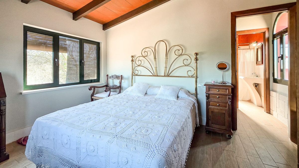 Se vende Finca - Cortijo de 2 dormitorios en Costa Del Sol, Málaga, España