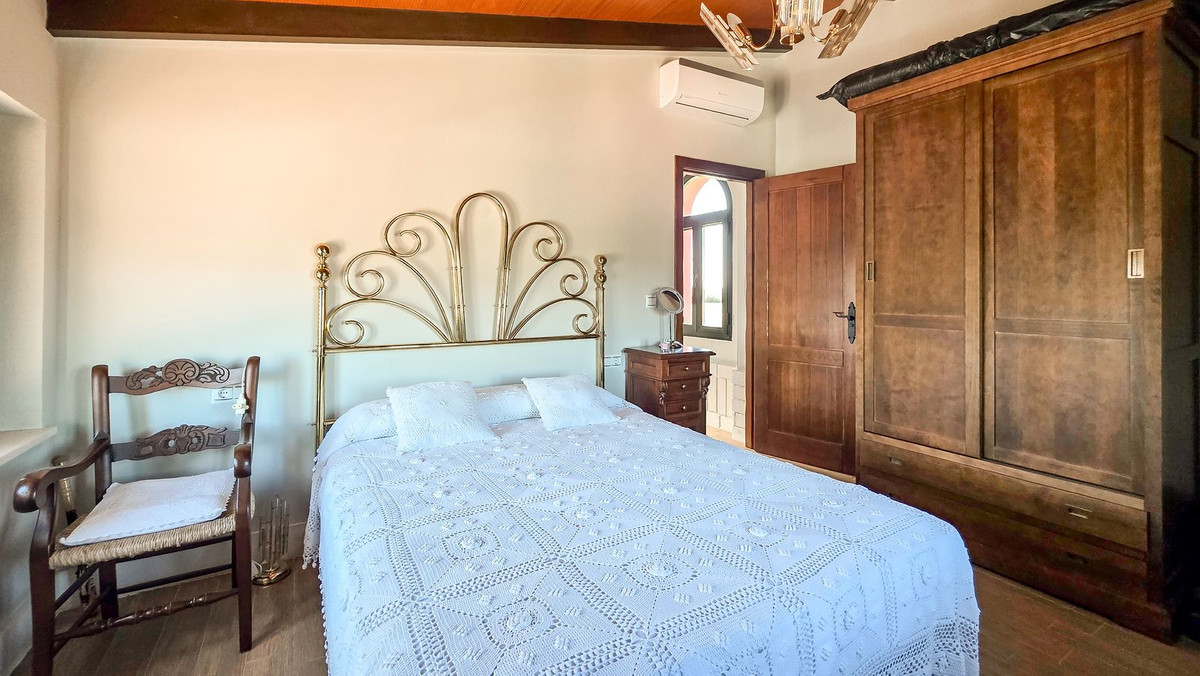 Se vende Finca - Cortijo de 2 dormitorios en Costa Del Sol, Málaga, España