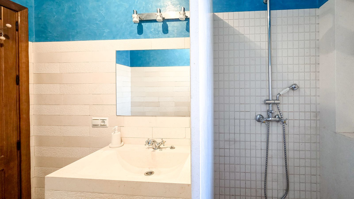Se vende Finca - Cortijo de 2 dormitorios en Costa Del Sol, Málaga, España