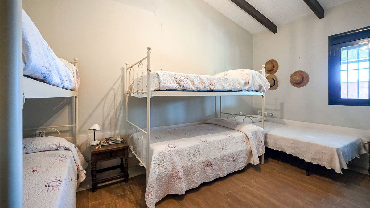 Se vende Finca - Cortijo de 2 dormitorios en Costa Del Sol, Málaga, España